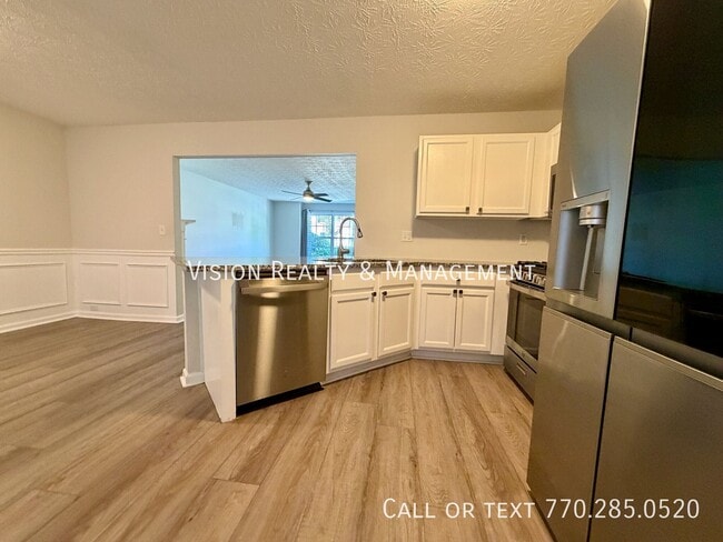 Building Photo - 2084 Manhattan Pkwy