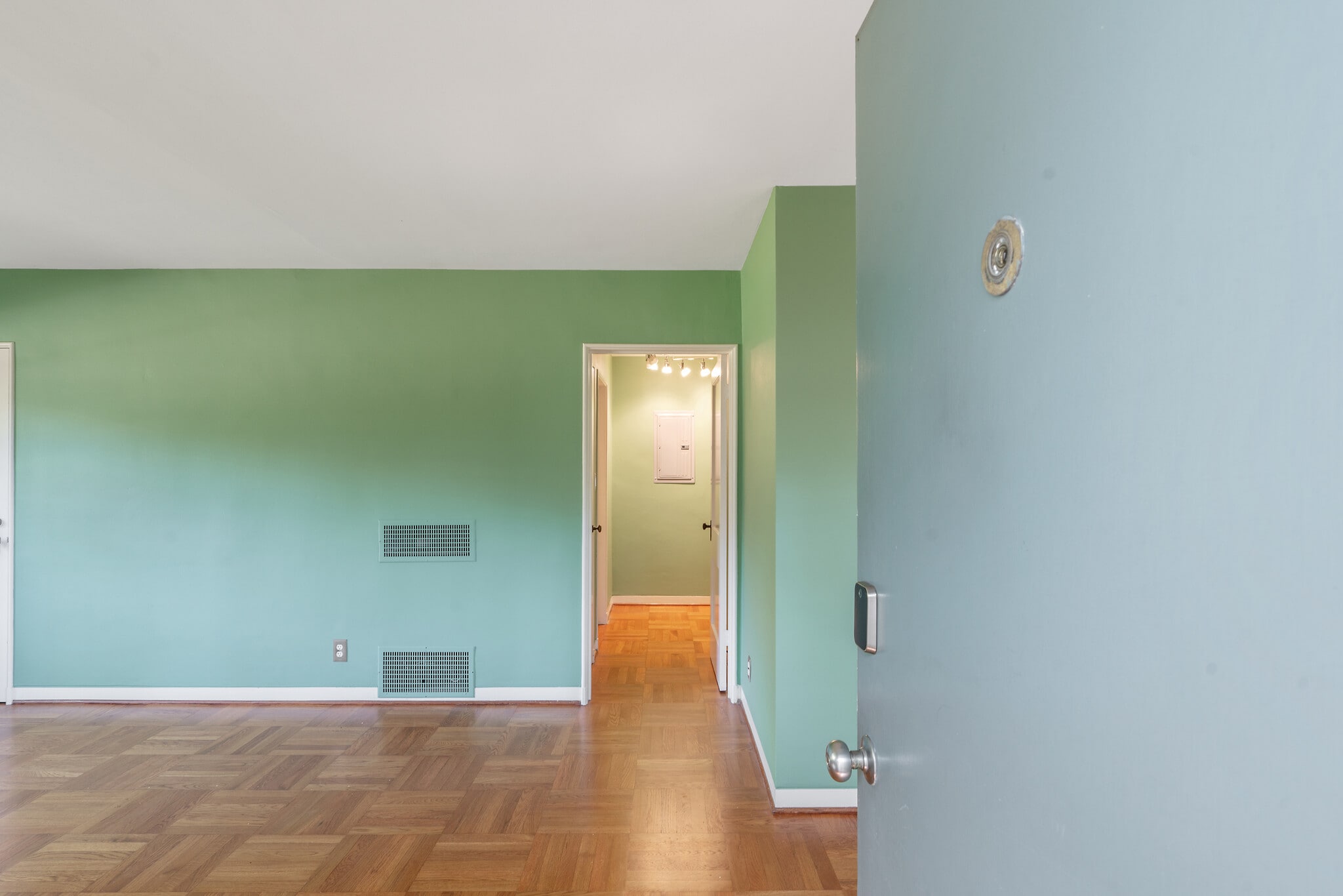 Building Photo - 5116 Village Grn