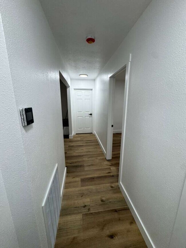 Building Photo - BEAUTIFUL HOME IN WEST ORANGE. MOVE IN READY!.