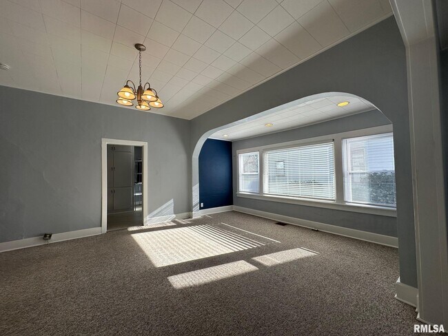 Building Photo - 146 N State St