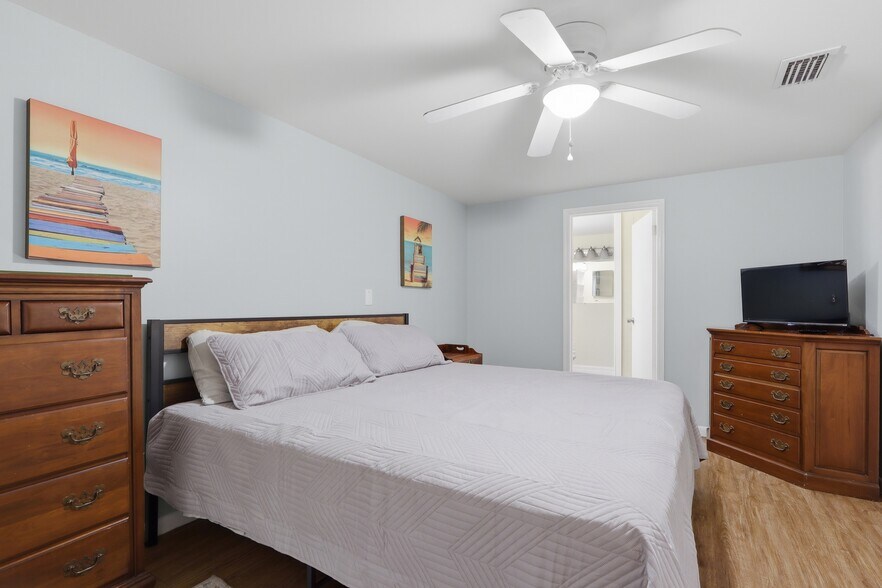 Building Photo - 587 Dixie Hwy