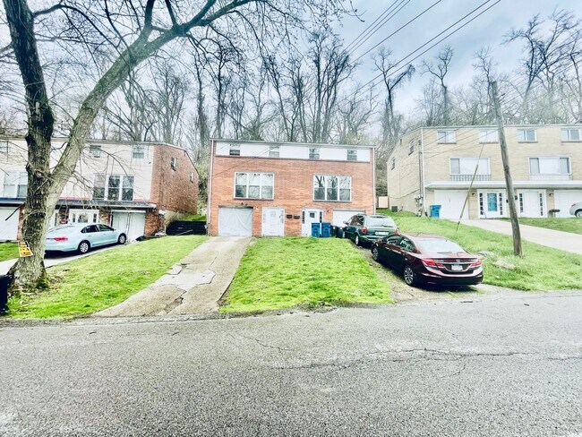 Primary Photo - 445-447 Idlewood Road