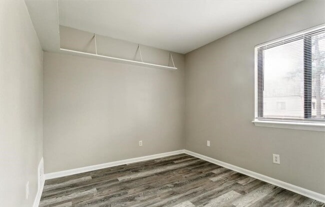 Building Photo - Remodeled Townhouse Ready for A New Tenant