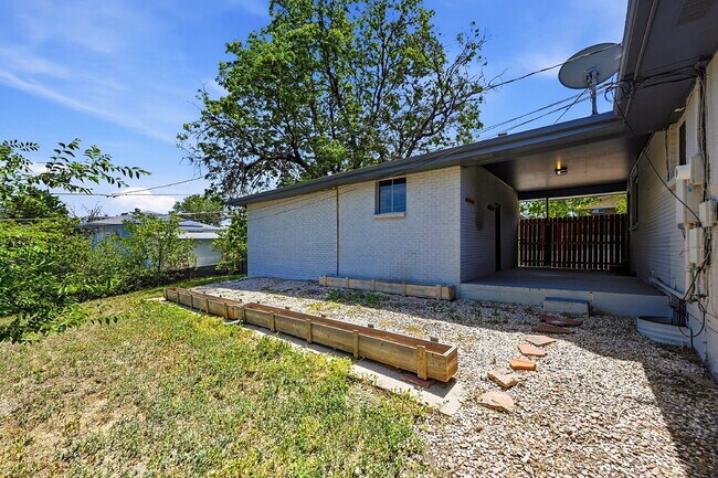 Building Photo - $2,795.95- 4 Bed, 2 Bath Home in Arvada with In-Unit Laundry and Fenced Yard!