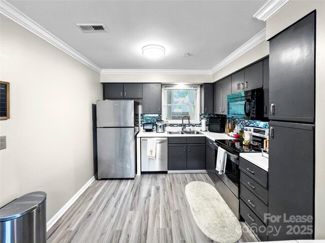 Building Photo - 9808 Emerald Point Dr