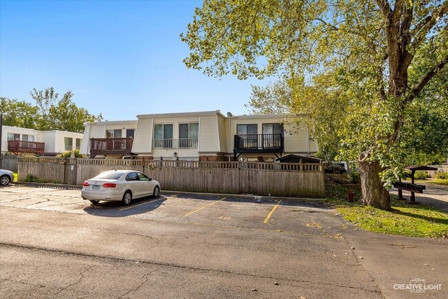 Building Photo - 34W 657 Elm Ct