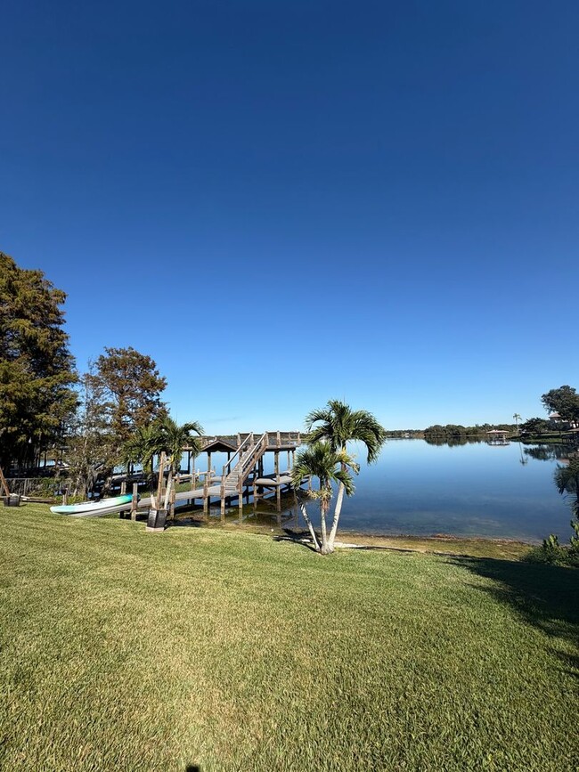 Building Photo - Quiet secluded lakefront  3 bed 2 bath pro...