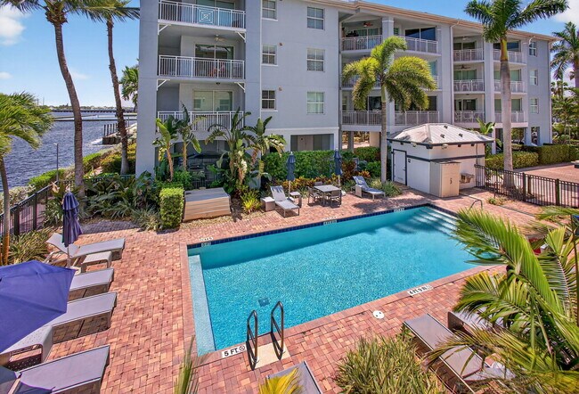 Building Photo - 275 NW Flagler Ave