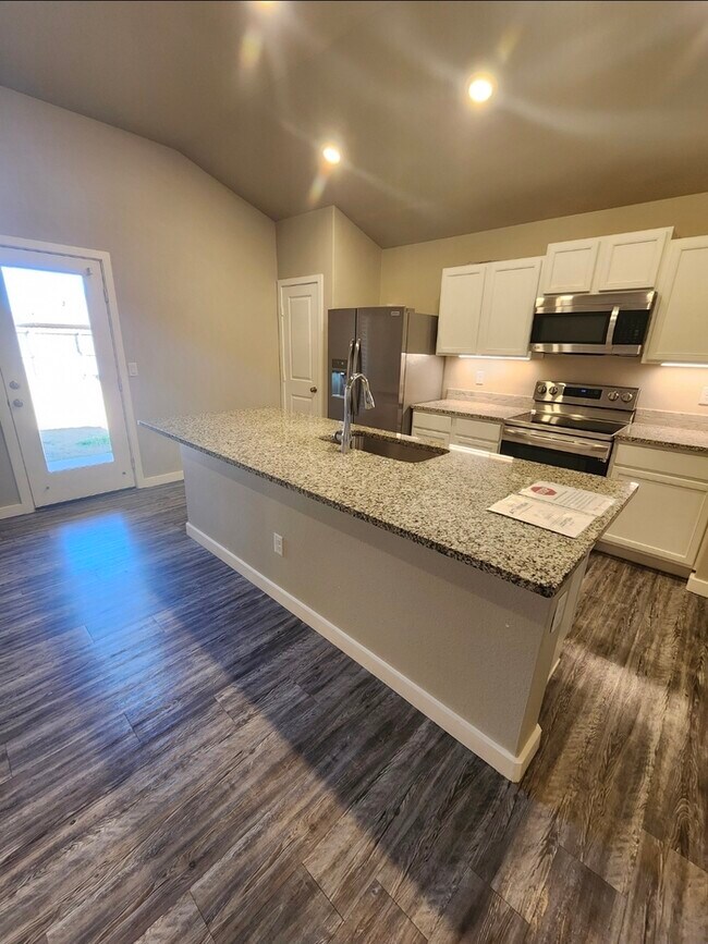 Building Photo - 3 bed 2 bath home in Lone Star Trails! 2 car garage