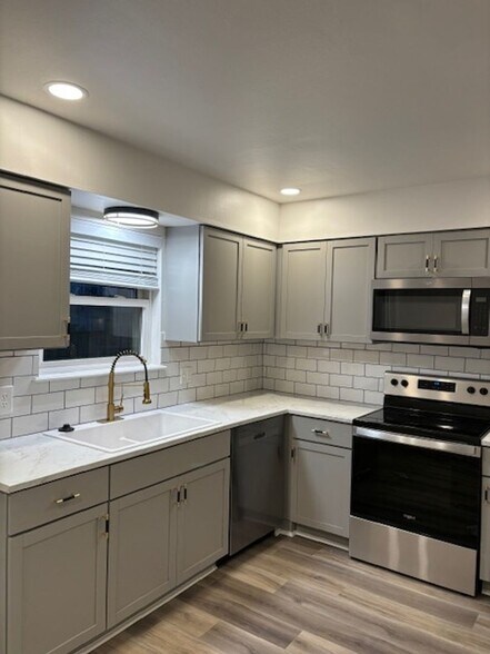 Building Photo - 4406 E 68th St