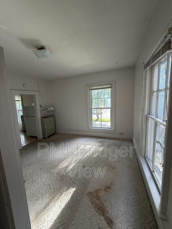 Building Photo - 210 S Black Ave
