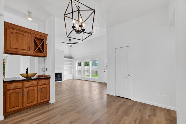 Building Photo - 7403 Oak Walk Dr