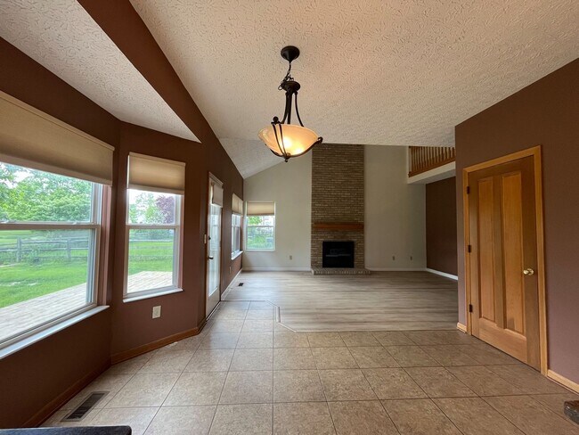 Building Photo - Spacious 3-Bed, 2.5-Bath Home in Desirable...