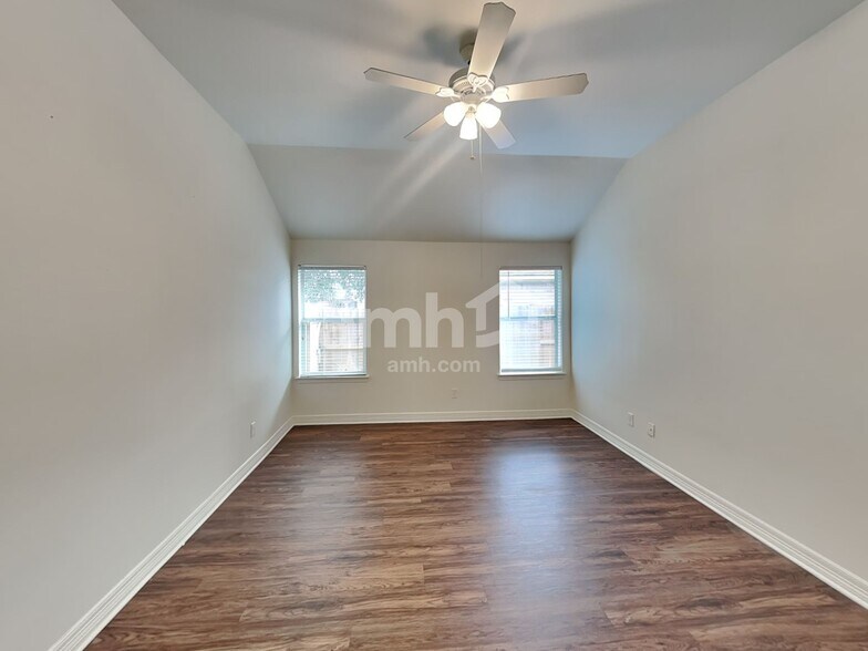 Building Photo - 19072 Hammer Ln