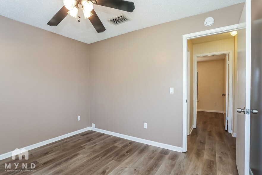 Building Photo - 2631 Moorsfield Ln