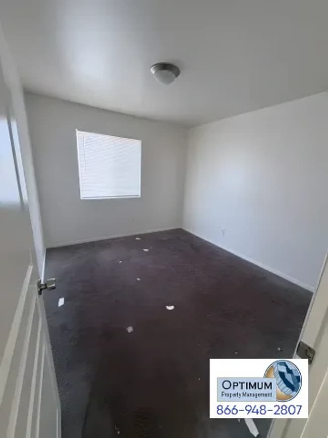 Building Photo - Beautiful 4-bedroom, 3-bathroom two-story home located in a desirable HOA community