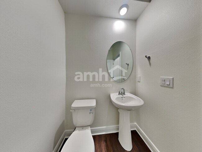 Building Photo - 27265 St Andrews Ave