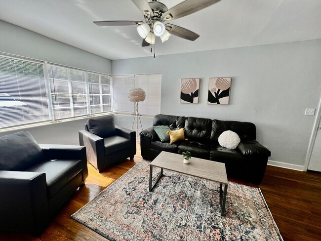 Building Photo - 4 BR 3 BATH ON WESTRIDGE!