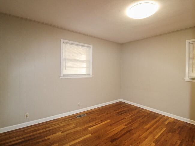 Building Photo - Nice Home close to Ardmore!