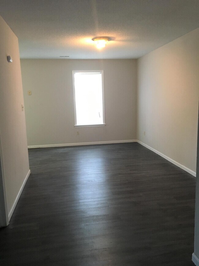 Building Photo - 2216 Live Oak Ln