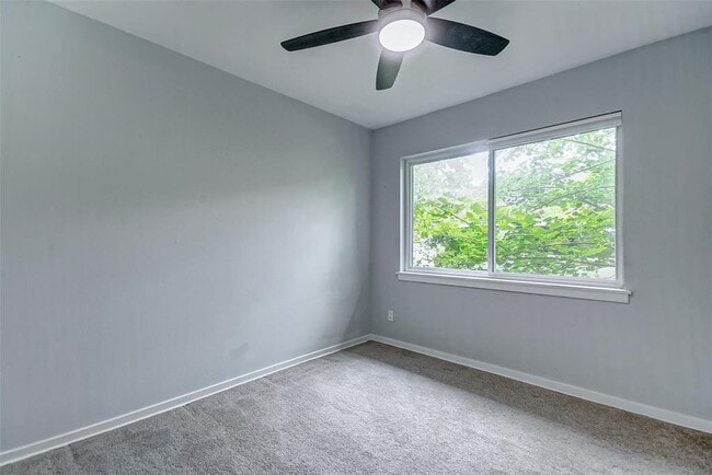 Building Photo - 515 Azaleadell Dr