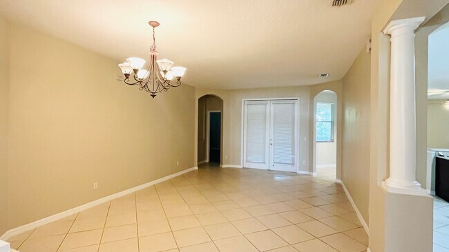 Building Photo - 4 Bed 2 Bath Single Family House For Rent