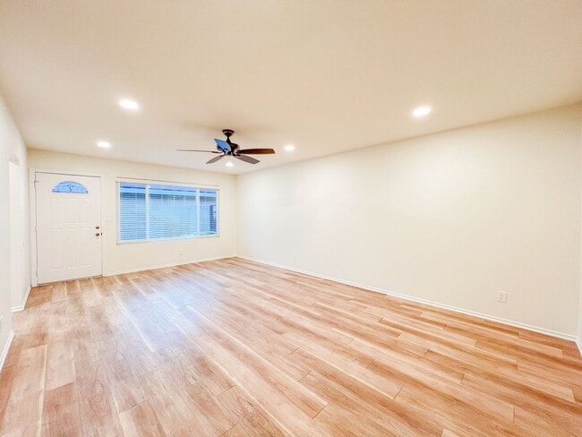 Building Photo - DELL