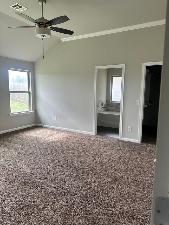 Building Photo - FIRST MONTH FREE - 4 BEDROOMS!