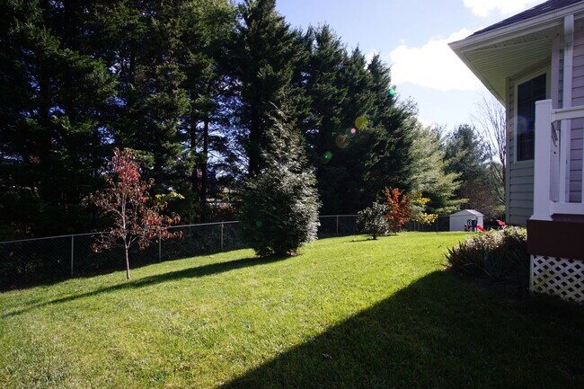 Building Photo - 3 Bed/2 Bath.  Master on Main.  Close to V...