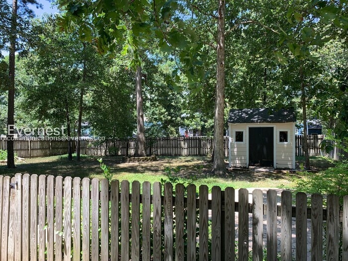 Building Photo - 2316 Horsley Dr