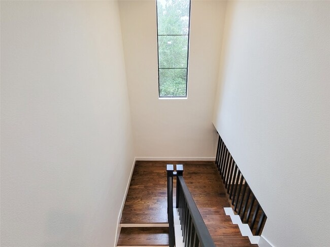 Building Photo - 1605 W 14th St