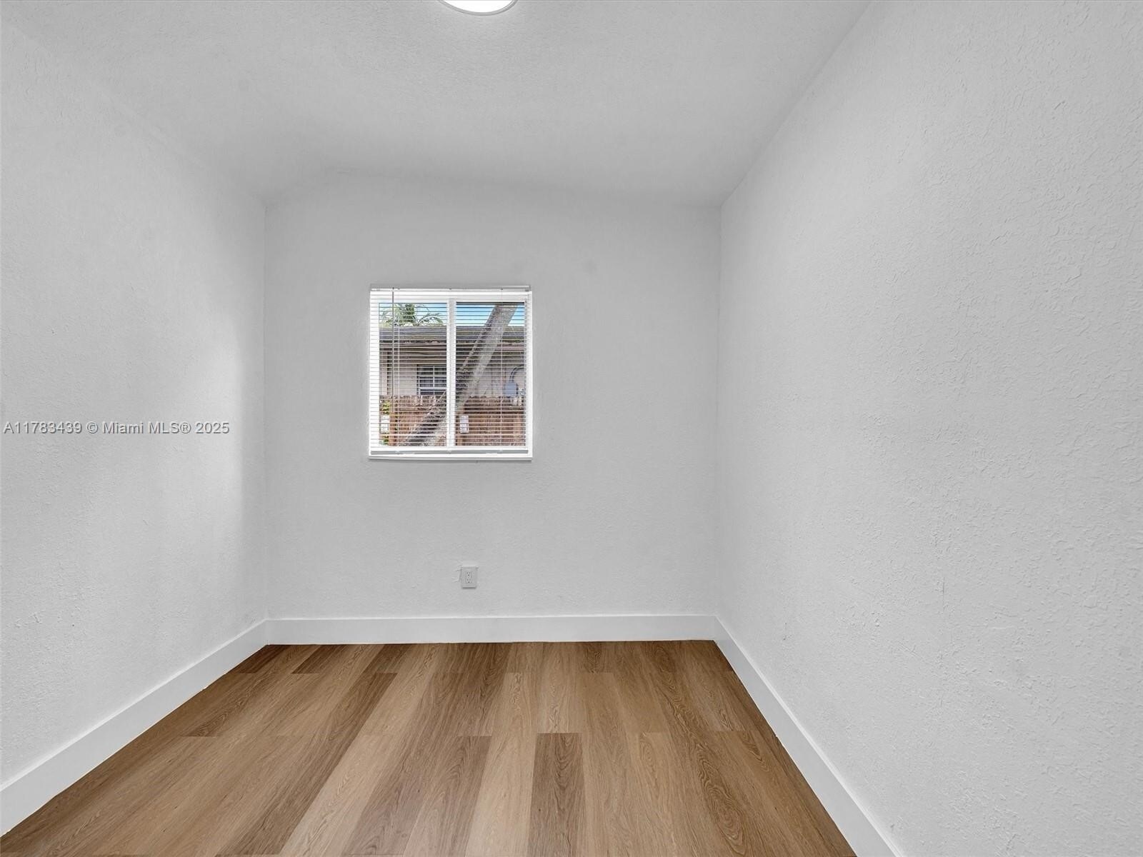 Building Photo - 470 NE 165th St