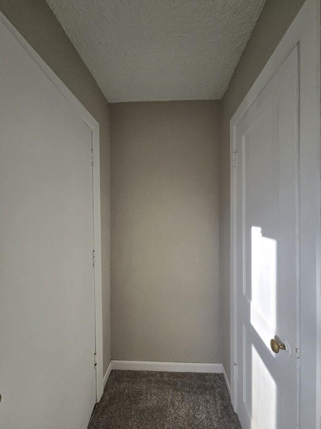 Building Photo - 1642 N Erie St