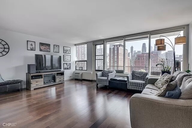 Building Photo - 1400 N State Pky