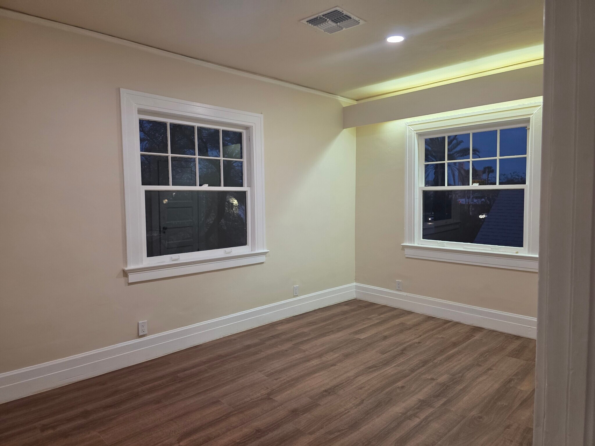 Building Photo - 833 N 4th Ave