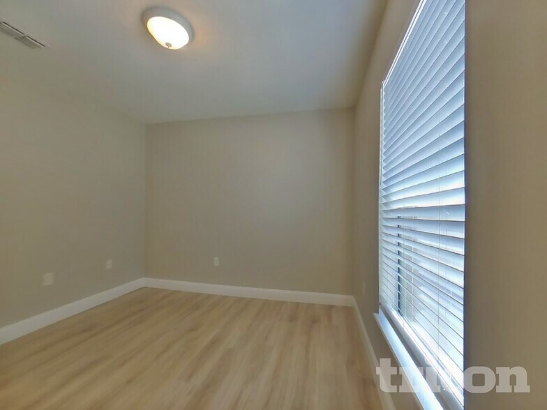 Building Photo - 3506 100th Ct E