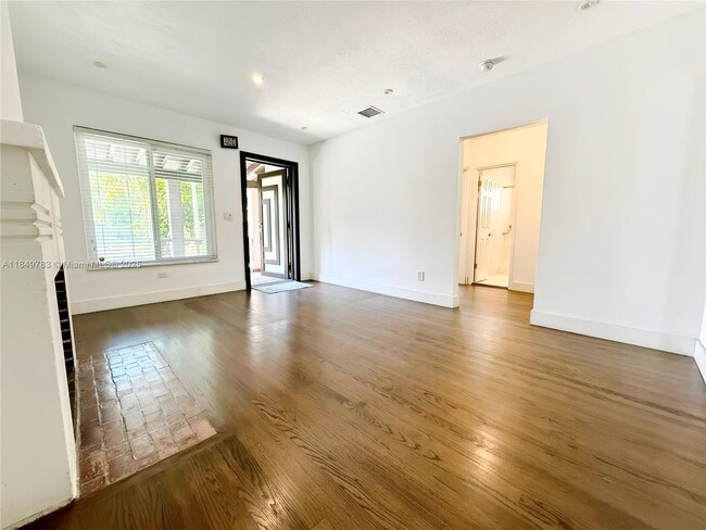 Building Photo - 1500 SW 18th St