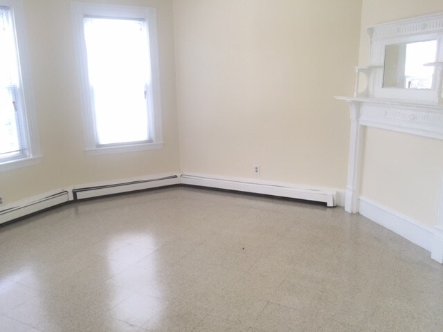 Primary Photo - 10 Buckley Ave