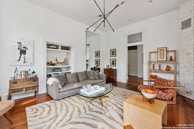 Building Photo - HISTORIC CHARM IN KING WILLIAM