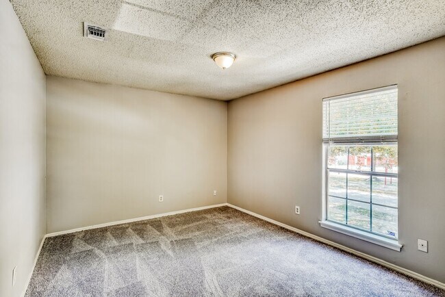 Building Photo - 11830 Perry Rd