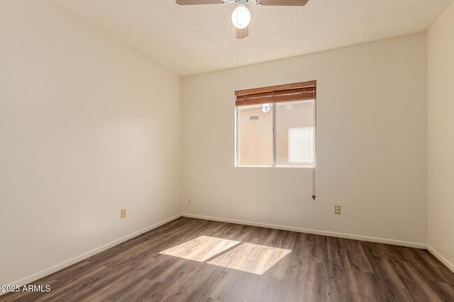 Building Photo - 936 N Revere