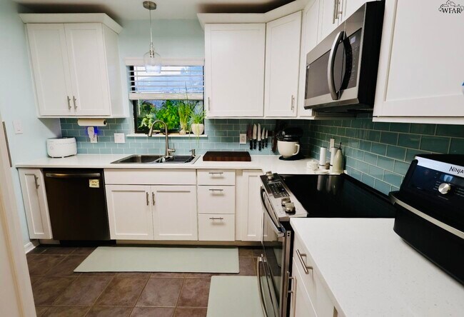 Building Photo - 5303 Greentree Ave