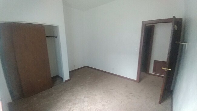 Building Photo - 708 DINWID