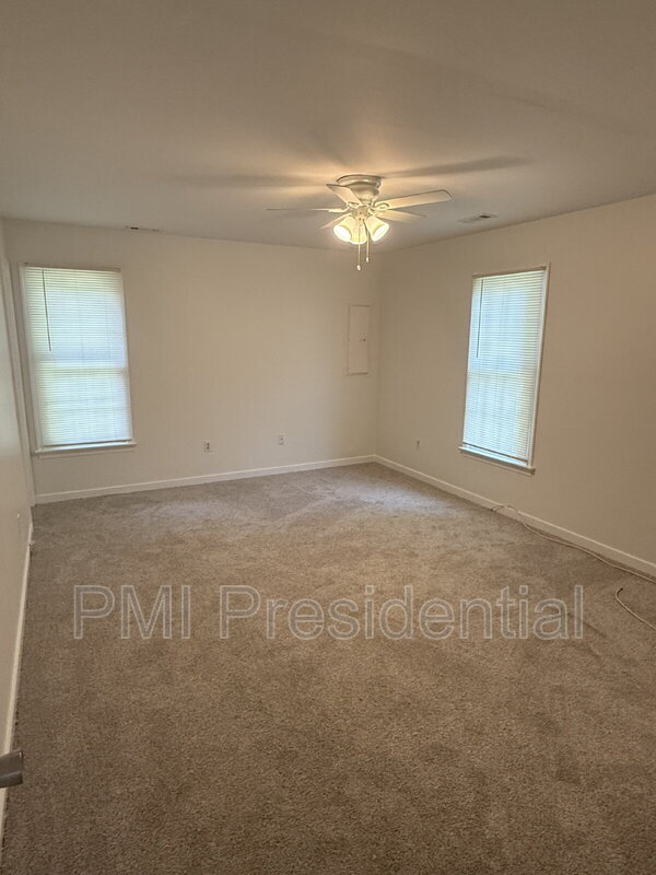 Building Photo - 3912 Sherwood Forest Terrace