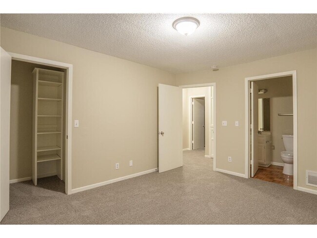 Building Photo - 38 Winona St W