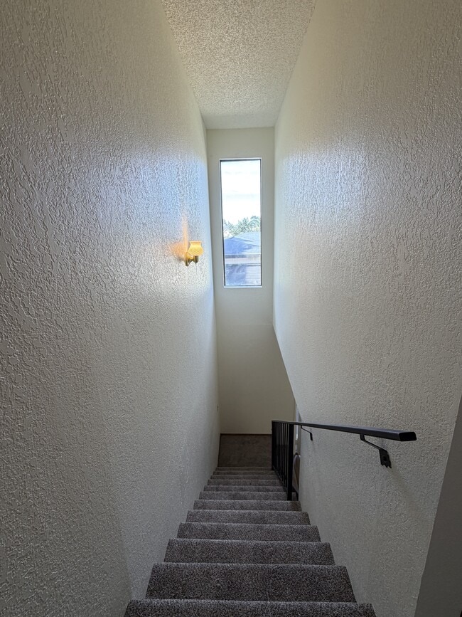 Building Photo - 2214 Myrtle Avenue