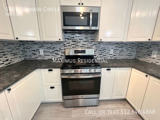 Building Photo - 5305 Summer Cir