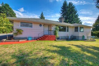 Building Photo - Convenient Location in Renton * Open House Sunday July 5th, 11:00am *
