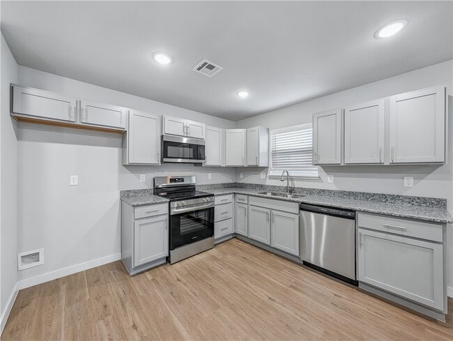 Building Photo - 6607 NW Altus St