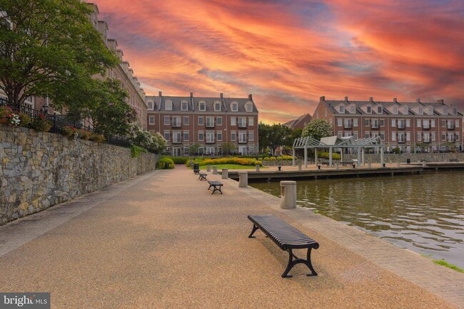 Building Photo - 700 Kahn Pl